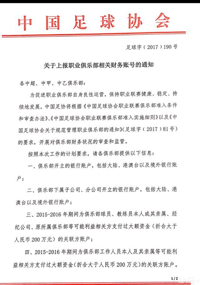 吴鑫被这一个巴掌抽完，才意识到自己闯了大祸，二话不说，立刻诚惶诚恐的跪在了陈泽楷的面前，一边磕头一边求饶：陈总对不起。